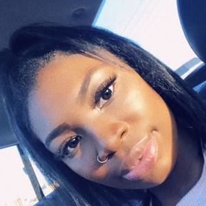 Meet your Posher, Mae